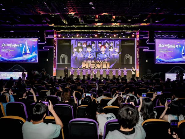 他还现身骑 他还现身骑