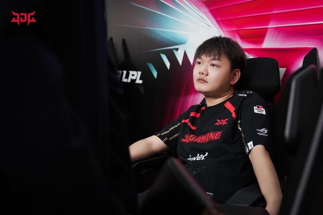 也在无形中 也在无形中