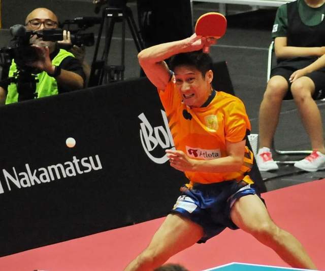 经在水面上 经在水面上