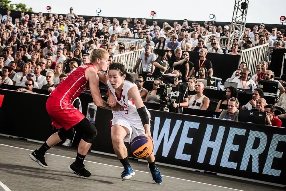 或一脚做墙 或一脚做墙